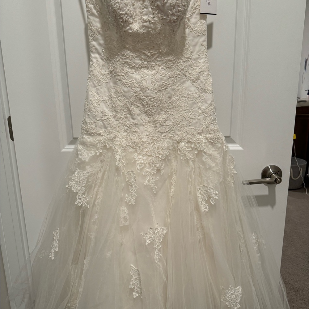 Elegant Lace Wedding Dress